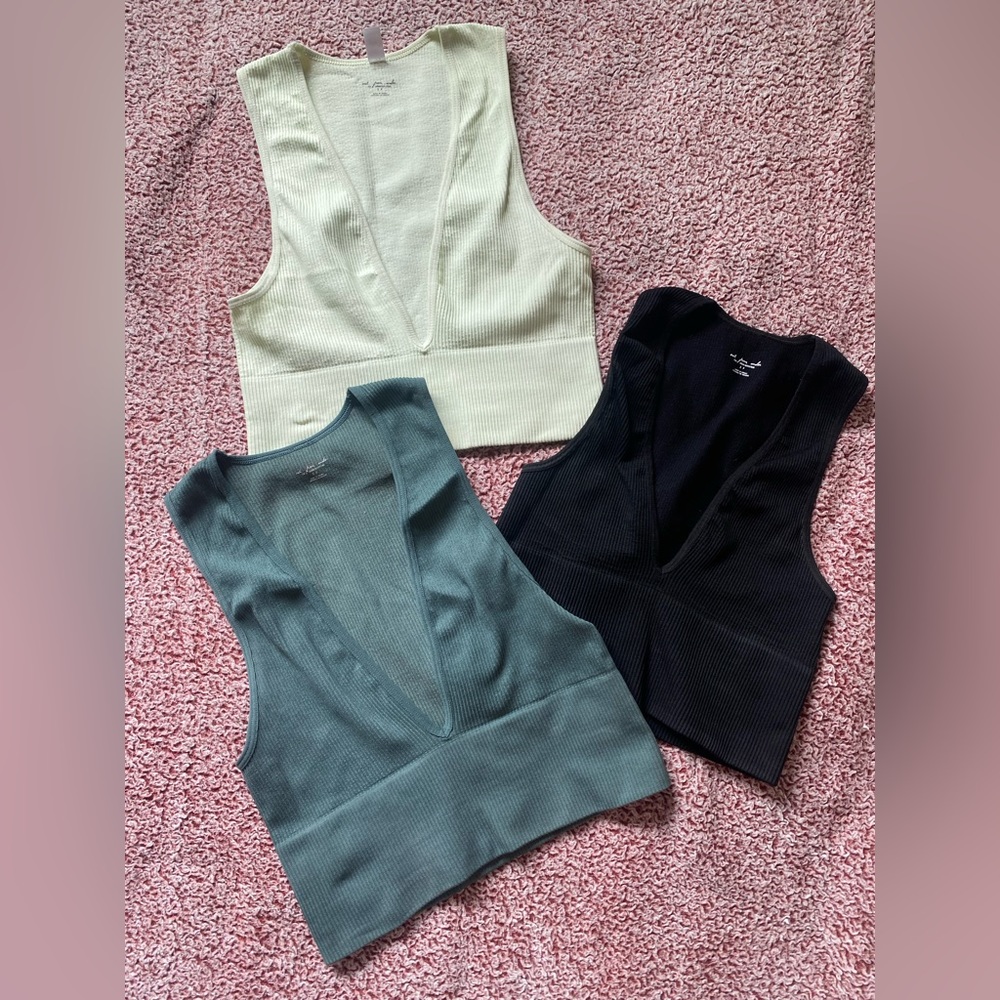 Out From Under Seamless Plunge Bra Tops (3)